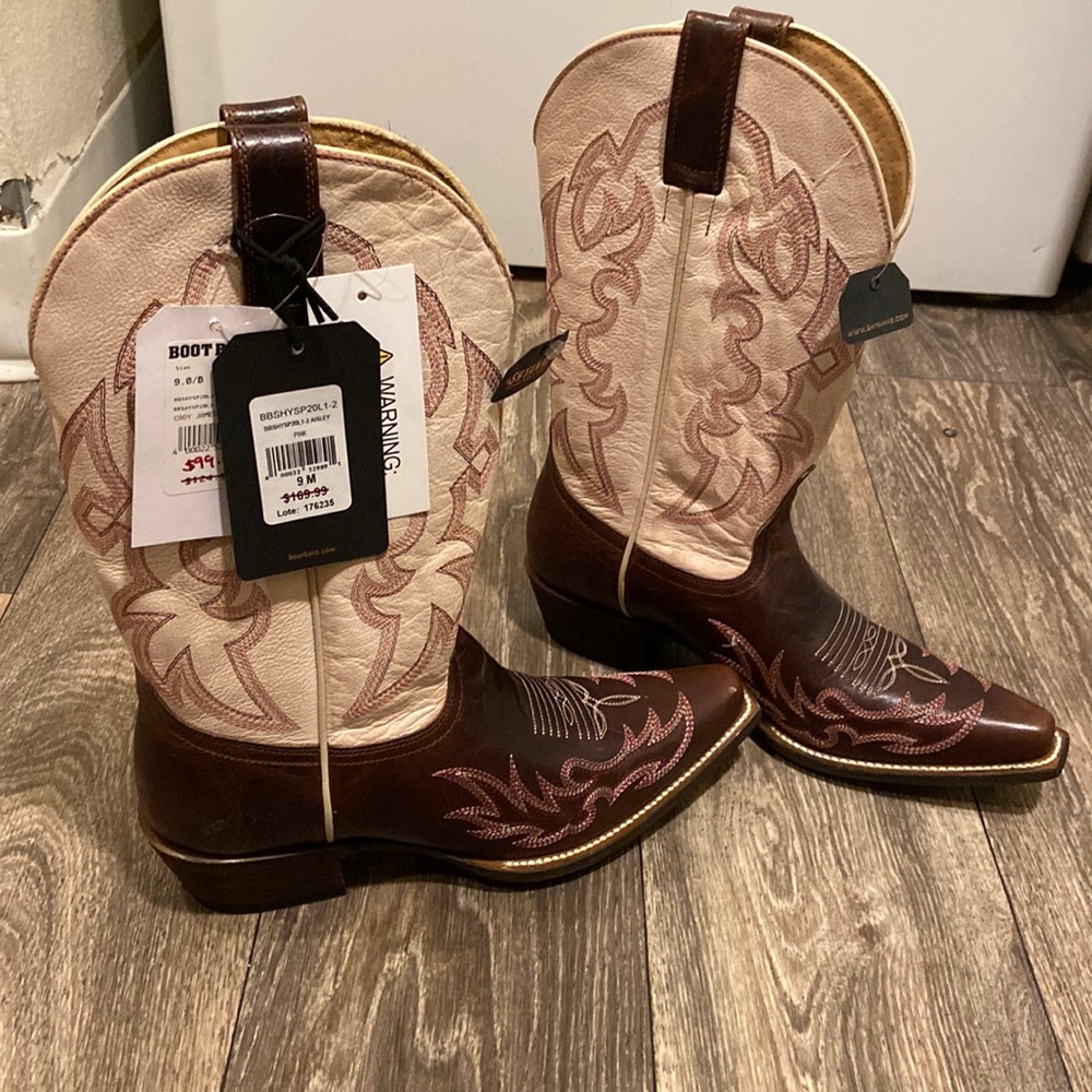 SHYANNE cowgirl boots